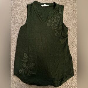 Sleeveless Green Top with Floral Design